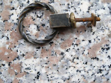 VECCHIA MANIGLIA IN OTTONE AD ANELLO CON VITE IN FERRO PER MOBILI VARI -