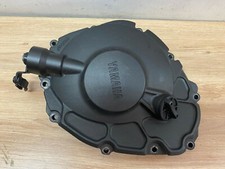 UN CARTER EMBRAYAGE COUVERCLE