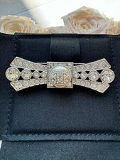 CHANEL 23S FIOCCO TONO ARGENTO GRANDE PERLA CC LOGO CRISTALLO CRISTALLI SPILLA SPILLA NUOVA