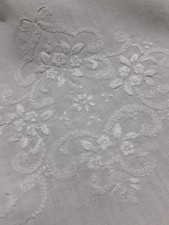 Lenzuola In Lino Ricamato A