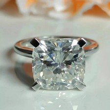 Anello solitario in oro bianco