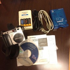 Fotocamera Digitale Compatta OLYMPUS CAMEDIA C-2020 Alimentata A Batteria AA