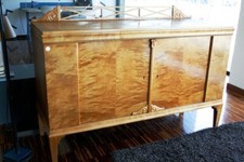 Antica credenza in betulla