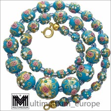 Antica collana in vetro di