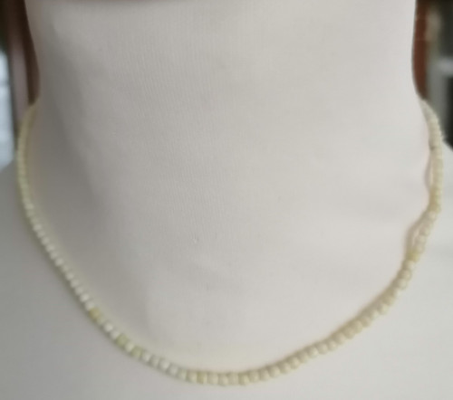Vecchia piccola collana