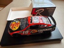 Martin Truex Jr firmato 2022