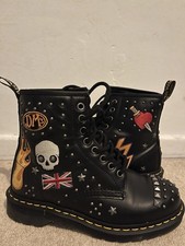Stivali Dr Martens borchiati