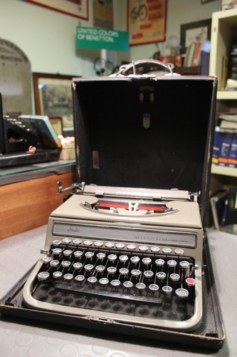 Macchina per scrivere olivetti - per,