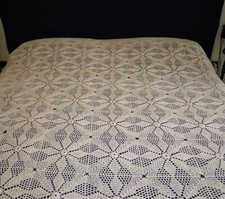 Coperta Copriletto matrimoniale di filo all’uncinetto, fatta a mano, bianca. 