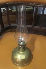 Lampada ad Olio in Ottone con proteggi fiamma integro in vetro.