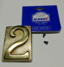 Alubox Numero civico 2 in ottone lucido