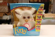 Hasbro Large Furby Emoto-tronic Friend 2005 - Bianco con occhi rosa NUOVO