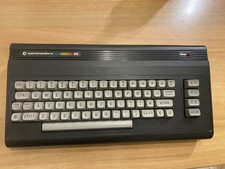 Commodore 16 con alimentatore