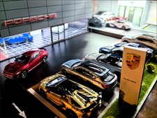 G-Fans 1/64 Diorama Auto Garage Modello LED Città Parcheggio Modello Display Case