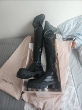 Stivali alti sopra il