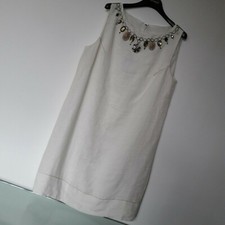 Abito colore bianco in lino