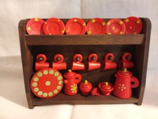 PICCOLA PIATTAIA ESPOSITORE LEGNO ARTIGIANALE CON STOVIGLIE CUCINA IN MINIATURA