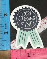 Stai facendo bene! Adesivo decalcomania vinile metallo oro bomba laptop skateboard vincitore