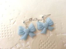 Orecchini pendenti resina fiocchetto azzurro