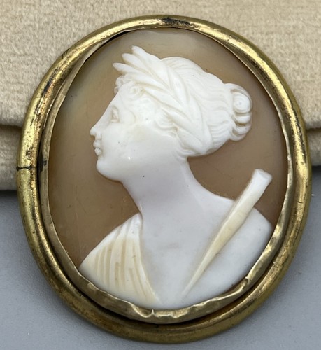 Antica spilla cammeo