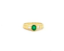 Anello Oro Giallo 18K con Smeraldo 0 50ct e Diamanti Princess 0 20ct