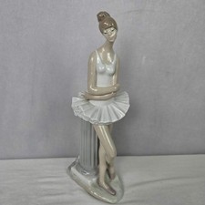 Statuina Nao by Lladro Lady