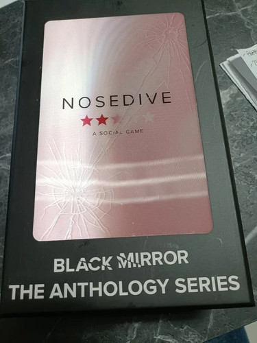 Black mirror nosedive - black,