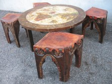 PICCOLO TAVOLINO TONDO BASSO E 4 SGABELLI CON PELLE -  PIANO CARTA GEOGRAFICA 