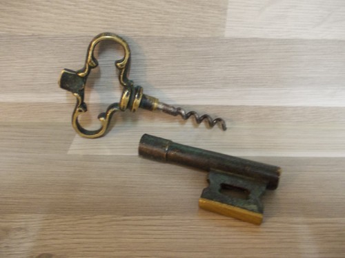 Vecchio cavatappi ottone a - vecchio, in