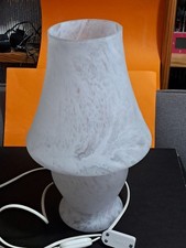 Elegante lampada da tavolo