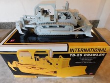 FIRST GEAR INTERNATIONAL TD-25 Crawler  1/25