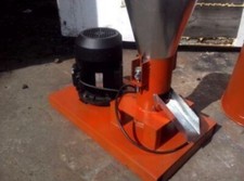 Pellettatrice 30-50 kg/ora  220v per uso domestico