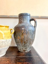 Antico vaso brocca con vaso in