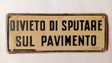 antica targa in metallo