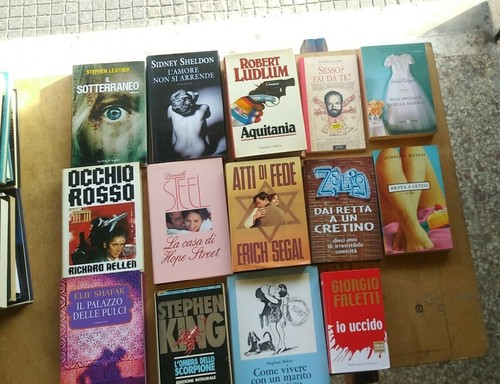Stock libri lettura romanzi - stock,
