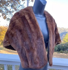 Scrollata di spalle in pelliccia vintage marrone rossastro anni 50 PER RIPARAZIONE/ARTIGIANATO