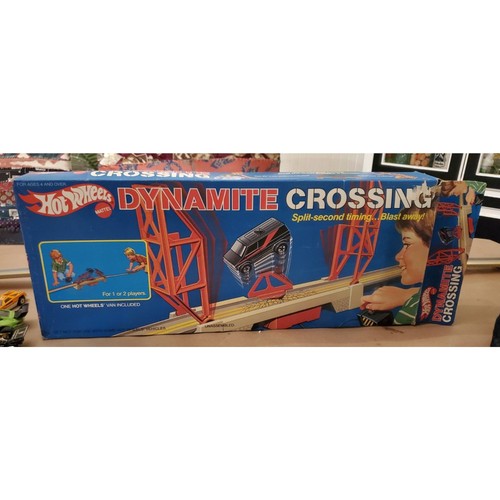 Hot wheels dynamite crossing - hot,