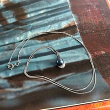 Ciondolo catena goccia accenti diamanti perle blu 375 9 carati oro bianco 9 ct vintage 45 cm