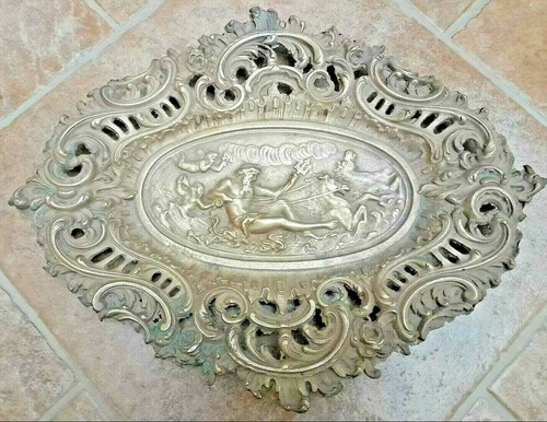 Centrotavola bassorilievo