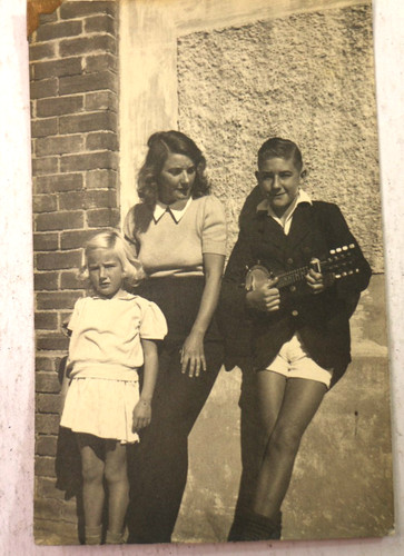 Mom and children the - children,