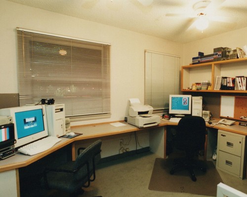 Scrivania ufficio computer