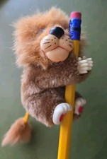 Vintage Leone Peluche Pincher Clip Matita Topper 3" Grip Bambola Giocattolo Soffice