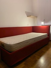 letto singolo AXIL, Dormeuse rosso scuro, sfoderabile, contenitore e materasso  