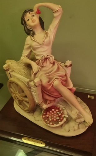 Ragazza sul carretto