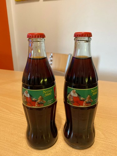Due bottiglie coca - due,