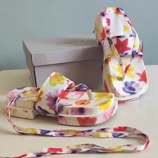 Sandali Infradito Floreali con Lacci n. 38 Charles and Keith Usati COME NUOVI