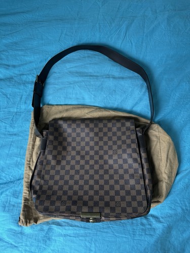 Louis vuitton district - louis,