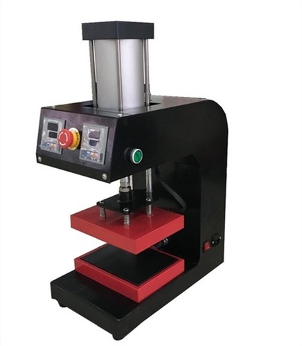 Pressa pneumatica - , a