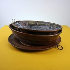 piatto e coppia di stampi in