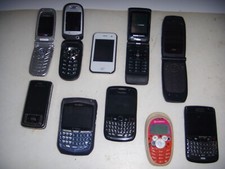 STOCK 10 CELLULARI BLACKBERRY MOMO VINTAGE TELEFONI VECCHI LOTTO N. 17+REGALI